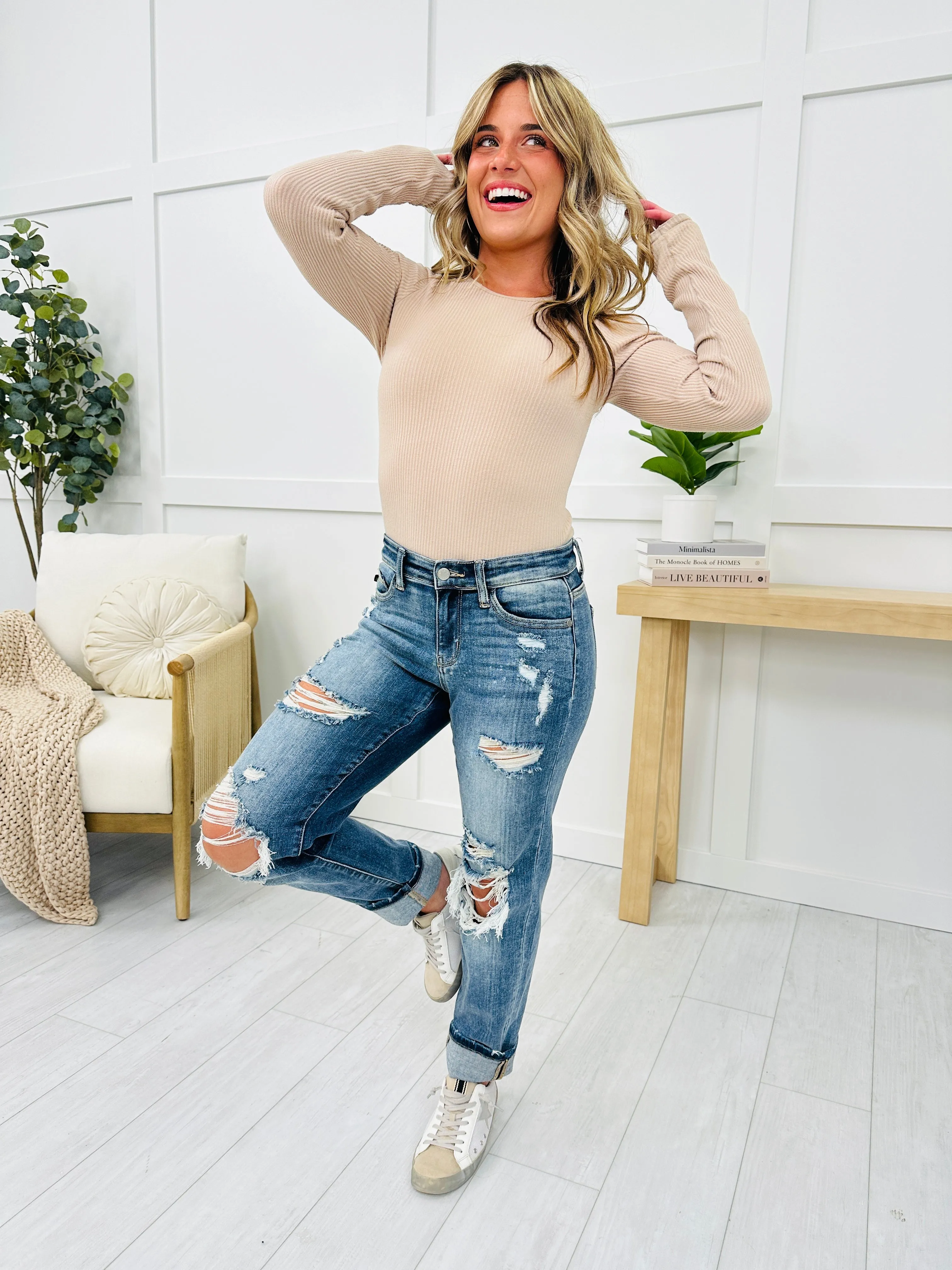 Judy Blue Somewhere On a Bleach Mid Rise Boyfriend Jeans in REG/CURVY